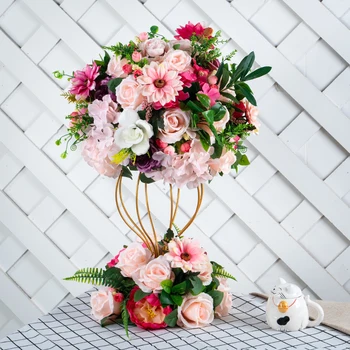 modeliavimo kaustytomis geležies gėlių stovas ir šilko gėlių kamuolys vestuvių fonas kelias veda dekoro rekvizitai vestuvių dekoravimo reikmenys